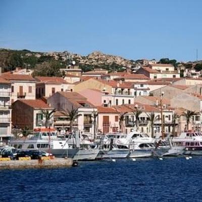 Pastaiga pa gleznainajām salām: Maddalēnas arhipelāgs Sardīnijā Fotogrāfijas un apraksts