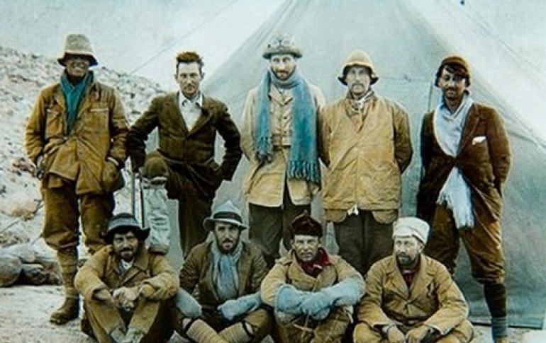 에베레스트를 최초로 정복한 사람: 등반의 역사