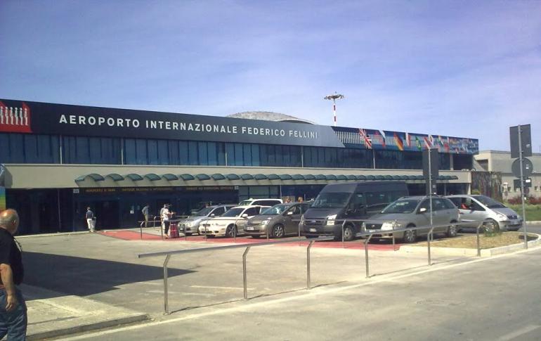 Bandara di Italia: tempat negeri pizza menerima pesawat