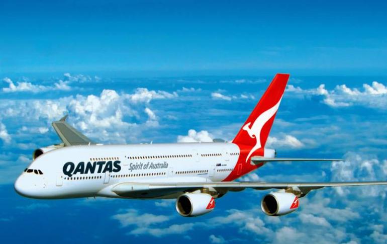 Online booking of airline tickets Qantas Airways